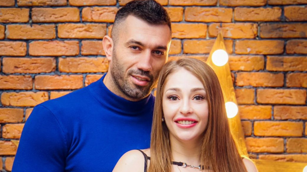 Чемодан и пояса - Ангелина Лукас показала "побег" спутника из Алматы