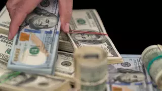 "Прикрывался именами должностных лиц". Астанчанин хотел похитить миллион долларов