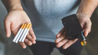 Почему сигареты не запретят вместе с вейпами в Казахстане: ответ депутата