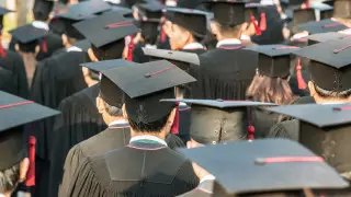 “Диплом есть, а для работы не годятся“. Депутат раскритиковал высшее образование в Казахстане