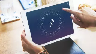 Гороскоп на сегодня: кому повезет в любви, а кто утонет в воспоминаниях