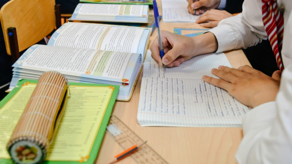 Казахстанские учителя сами будут выбирать учебники