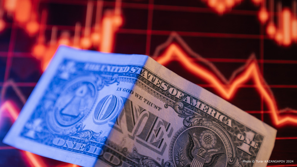 Курс доллара начал неделю с роста: итоги торгов 29 января