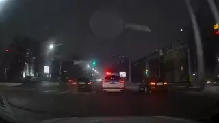 Полицейские помогли довезти пожилую женщину в больницу через пробки в Алматы