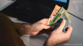 "Громкая экономия". Зумеры запустили тренд, который помогает накопить деньги