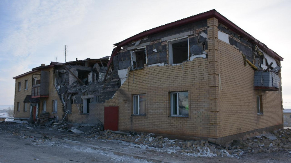 Взрыв в жилом доме в Карагандинской области: спасателей обвинили в медлительности