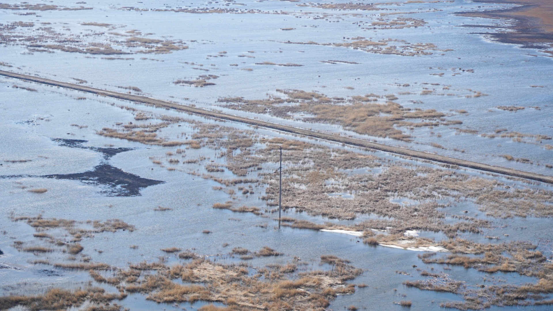 Паводок в казахстане 2024 закрытие трасс. Колутон Акмолинская область. Старый Колутон наводнения. Наступление воды.