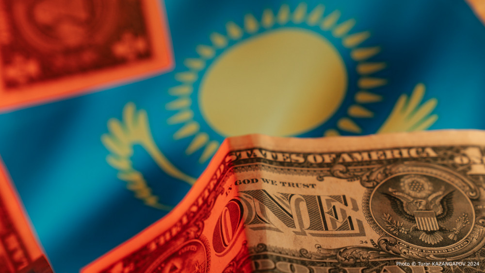 Пенсионный фонд Казахстана закупит больше долларов