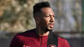 Довел до самоубийства? Чемпиона мира не приняли в новом клубе