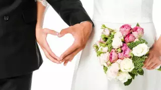 Казахстанке пришлось вызвать спасателей, чтобы избавиться от символа брака