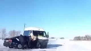 Автобус со школьниками попал в ДТП. Есть погибшие