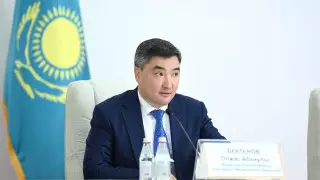 Токаев о Бектенове: "Трудолюбив и очень образован"