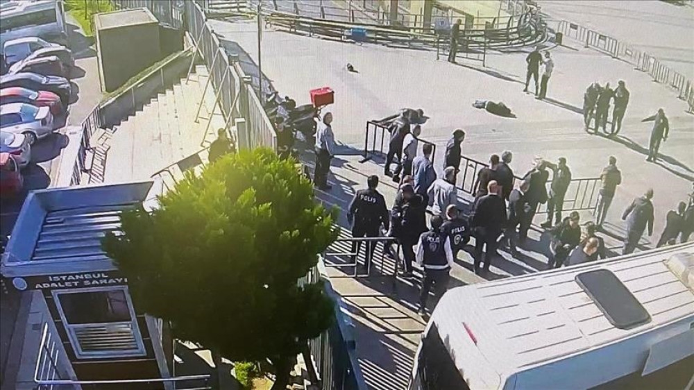 Нападение на здание суда совершили мужчина и женщина в Стамбуле