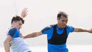 Нуралы Алип "напал" на одноклубника во время тренировки