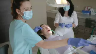 Нужно ли удалять зубы мудрости, спросили у стоматолога