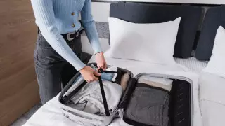 Путешествие в одиночку: как защитить себя в отеле, показала блогер