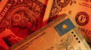 Курс доллара упал почти на 2,5 тенге