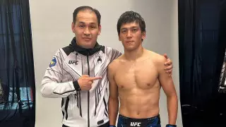 Менеджер Азата Максума обвинил друзей бойца после поражения в UFC