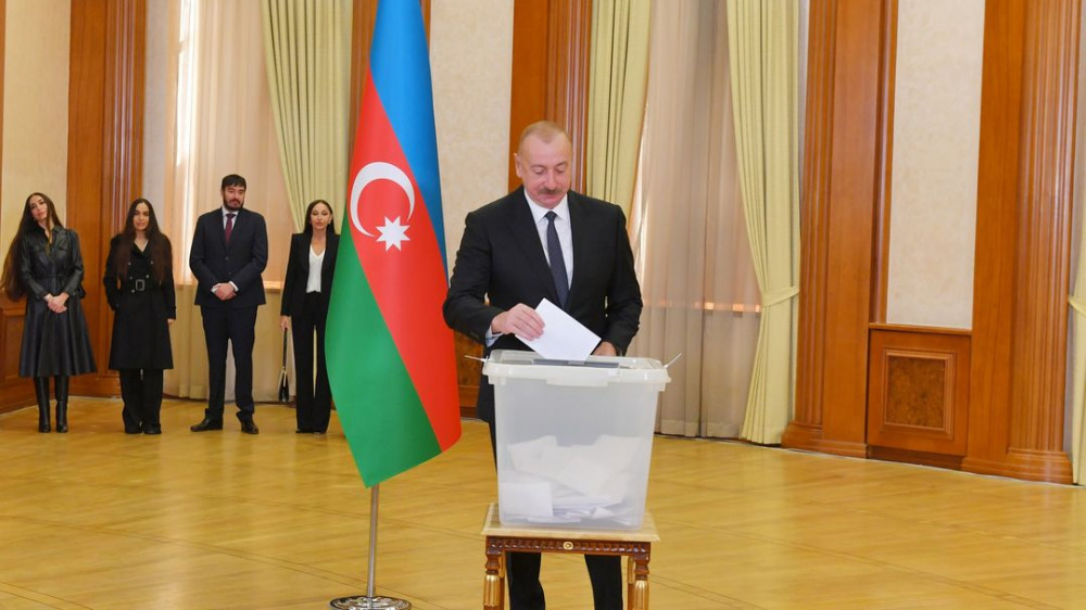 Ильхама Алиева поздравляют с убедительной победой на выборах президента Азербайджана
