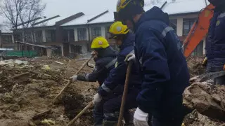 Сход оплывины в Алматы: семью из четырех человек ищут под завалами