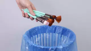 Девушки массово отказываются от маникюра и эпиляции, и вот почему