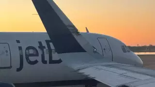 Два самолета столкнулись в аэропорту Бостона