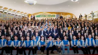 Казахстанский миллиардер сделал необычный подарок детям из аулов