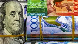 Сколько стоит доллар, евро и рубль в обменниках Казахстана