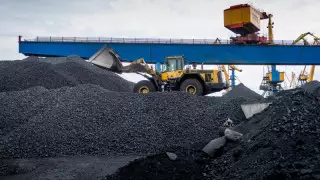 "Көмір емес, құм жағып отырмыз". Қызылордалықтар көмірдің сапасын сынады