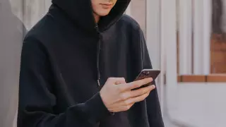 Неизвестный пугает жителей Костаная