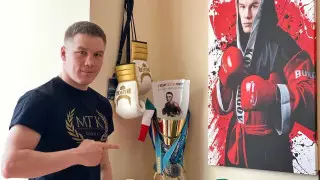 Казахстанский боксер "проверил" солиста группы Blue