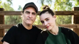 Джокер и девушка с татуировкой дракона ждут ребенка