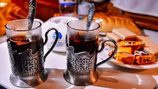 "Еще раз повторяю: не изучал вопрос". Почему в поездах разрешают распивать алкоголь, спросили министра