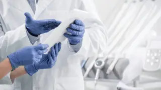 Казахстанка отсудила полмиллиона тенге у медцентра, из которого ее выгнали