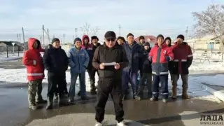 Забастовка в Мангистау: Безработные потребовали трудоустроить их вместо увольняемых работников West Oil