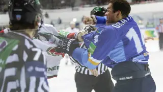 Драка хоккеиста "Барыса" признана самой зрелищной в истории КХЛ