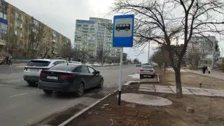 Знак установили, а остановку нет: жители Актау потребовали решить проблему