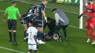 Футболиста ввели в искусственную кому из-за серьезной травмы