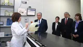 Токаев ознакомился с работой Центра лучевой терапии и диагностики в Усть-Каменогорске