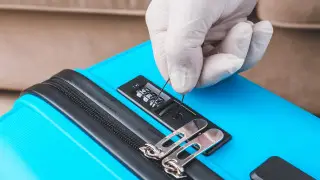 Кража на борту самолета: как избежать и что делать, если вас ограбили