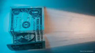 Валютные "качели": курс доллара снова падает