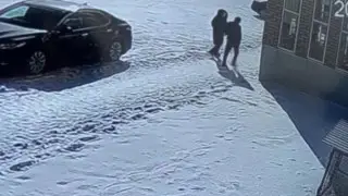 Мужчина с ножом преследовал девочку в Семее и ранил полицейского