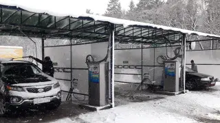 Мойка автомобиля зимой: польза или опасность?