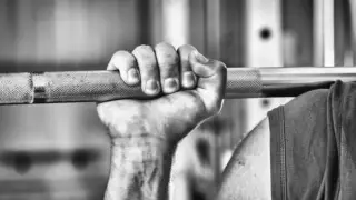 Бодибилдер проглотил 39 монет и 37 магнитов, чтобы стать сильнее, и чуть не умер