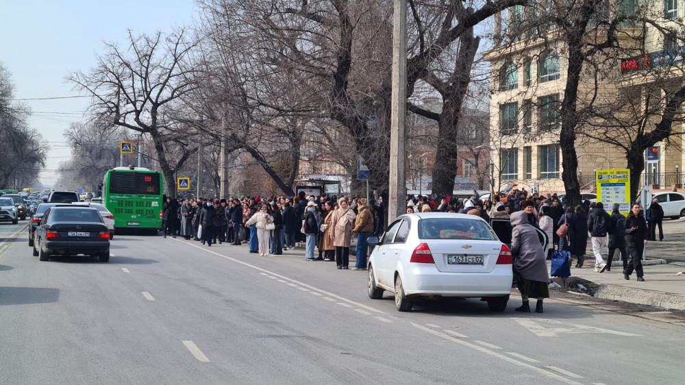 Такси резко и очень сильно подорожало в Алматы после землетрясения