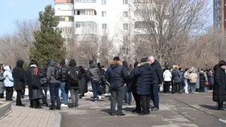 Разбитые витрины, танцы под Нуртаса: что происходит на улицах Алматы