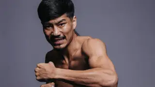 Казахстанскому нокаутеру предложили титульный поединок