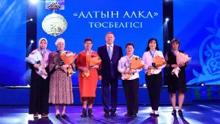 Цветы, подарки, яркие эмоции: в Костанайской области отмечают 8 Марта