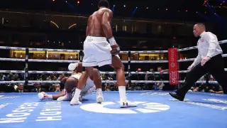 Энтони Джошуа нокаутировал Фрэнсиса Нганну на вечере бокса в Эр-Рияде