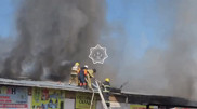Пожар вспыхнул на рынке в Таразе